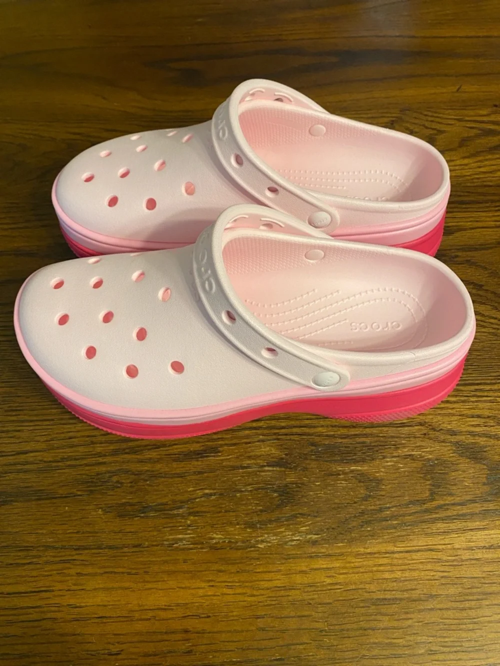 CROCS Classic Clog Mule in Light Pink with Hot Pink Sole - Picture 2 of 10
